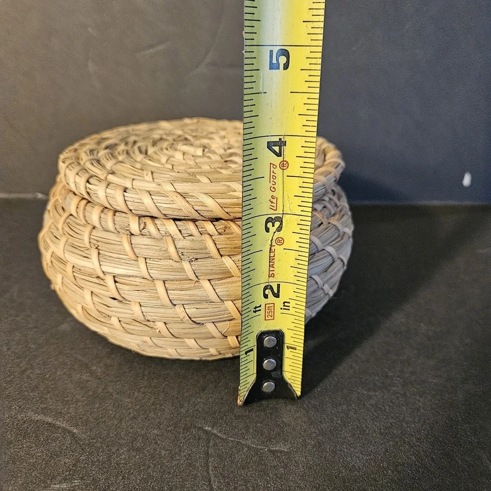 Vintage‎ Small Handwoven Rattan Straw Wicker Basket With Lid Lidded